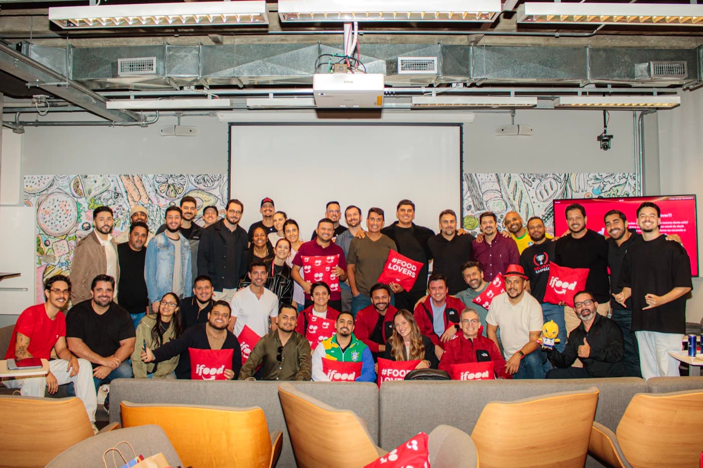 Lucas com a comunidade Food Lovers do iFood